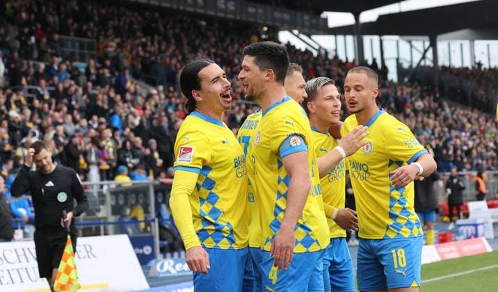 Eintracht BS vs 1 FC Kaiserslautern Braunschweig, 19 04 2025, Soccer, Season 24 25, 2 Bundesliga, Matchday 30, Eintracht Braunschweig vs 1 FC Kaiserslautern, Picture shows jubilation over the goal to 2 0 for Braunschweig by Rayan Philippe BTSV, 9 with Jannis Nikolaou BTSV, 4 Braunschweig