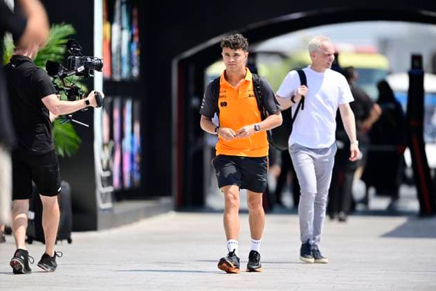 F1 Grand Prix of Saudi Arabia - Qualifying Lando Norris of the McLaren F1 Team chats during the qualifying of the Saudi Arabia GP, the 5th round of the Formula 1 World Championship, WM, Weltmeisterschaft at the Jeddah Corniche Circuit in Jeddah, Saudi Arabia, on April 19, 2025. Jeddah Saudia Arabia  Copyright: xAndreaxDiodatox originalFilename:diodato-f1saudia250419_np329.jpg