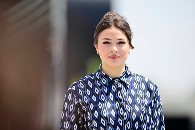 F1 Grand Prix of Saudi Arabia - Qualifying Eliska Babickova chats during the qualifying of the Saudi Arabia GP, the 5th round of the Formula 1 World Championship, WM, Weltmeisterschaft at the Jeddah Corniche Circuit in Jeddah, Saudi Arabia, on April 19, 2025. Jeddah Saudia Arabia  Copyright: xAndreaxDiodatox originalFilename:diodato-f1saudia250419_npTPe.jpg