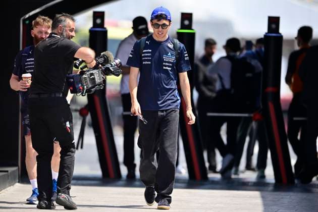 F1 Grand Prix of Saudi Arabia - Qualifying Alexander Albon of the Williams F1 Team chats during the qualifying of the Saudi Arabia GP, the 5th round of the Formula 1 World Championship, WM, Weltmeisterschaft at the Jeddah Corniche Circuit in Jeddah, Saudi Arabia, on April 19, 2025. Jeddah Saudia Arabia  Copyright: xAndreaxDiodatox originalFilename:diodato-f1saudia250419_npuIH.jpg