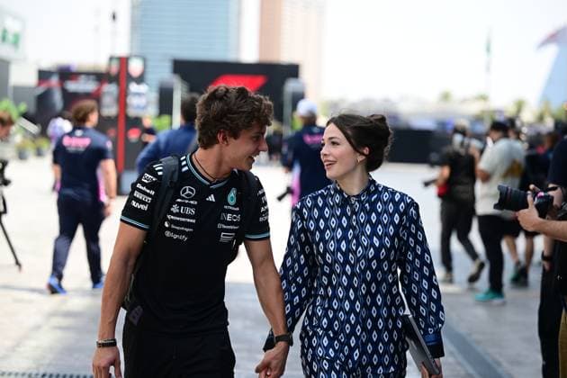 F1 Grand Prix of Saudi Arabia - Qualifying Andrea Kimi Antonelli of the Mercedes-AMG Petronas F1 Team and his girlfriend Eliska Babickova chat during the qualifying of the Saudi Arabia GP, the 5th round of the Formula 1 World Championship, WM, Weltmeisterschaft at the Jeddah Corniche Circuit in Jeddah, Saudi Arabia, on April 19, 2025. Jeddah Saudia Arabia  Copyright: xAndreaxDiodatox originalFilename:diodato-f1saudia250419_npUKs.jpg