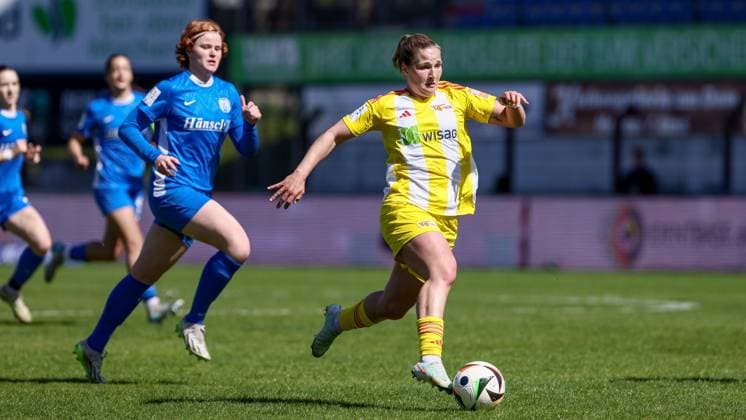 from left Lena Göppel SV Meppen, 5 and Dina Orschmann 1 FC Union Berlin, 11 on the ball, single image, full body, action, action, match scene, THE DFB GUIDELINES PROHIBIT ANY USE OF PHOTOGRAPHS AS IMAGE SEQUENCES AND OR QUASI VIDEO DFB REGULATIONS PROHIBIT ANY USE OF PHOTOGRAPHS AS IMAGE SEQUENCES AND OR QUASI VIDEO , 19 04 2025, Meppen Germany , Football, 2 Women Bundesliga, SV Meppen 1 FC Union Berlin xobx