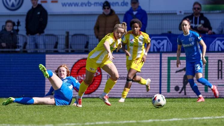 from left Lena Göppel SV Meppen, 5 and Lisa Heiseler 1 FC Union Berlin, 7 on the ball, single image, full body, action, action, match scene, THE DFB GUIDELINES PROHIBIT ANY USE OF PHOTOGRAPHS AS IMAGE SEQUENCES AND OR QUASI VIDEO DFB REGULATIONS PROHIBIT ANY USE OF PHOTOGRAPHS AS IMAGE SEQUENCES AND OR QUASI VIDEO , 19 04 2025, Meppen Germany , Football, 2 Women Bundesliga, SV Meppen 1 FC Union Berlin xobx