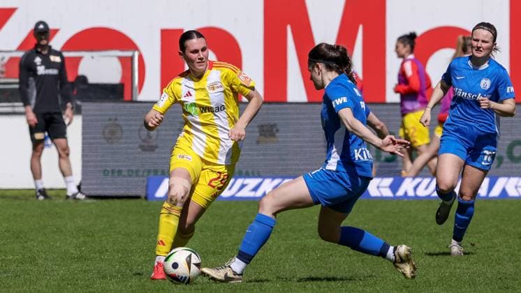 from left Antonia Halverkamps 1 FC Union Berlin, 29 and Marie Bleil SV Meppen, 7 in duel, duel, dynamics, action, action, game scene, THE DFB REGULATIONS PROHIBIT ANY USE OF PHOTOGRAPHS AS IMAGE SEQUENCES AND OR QUASI VIDEO , 19 04 2025, Meppen Germany , Football, 2 Womens Bundesliga, SV Meppen 1 FC Union Berlin xobx