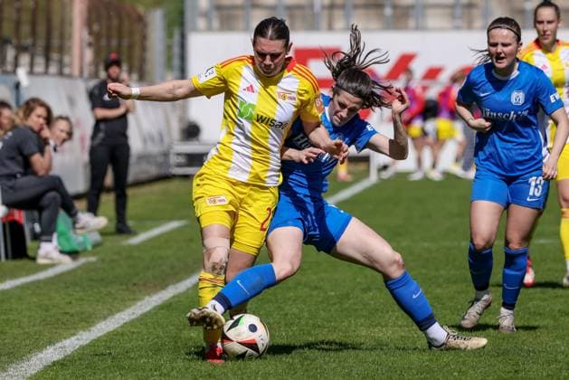 from left Antonia Halverkamps 1 FC Union Berlin, 29 and Marie Bleil SV Meppen, 7 in duel, duel, dynamics, action, action, game scene, THE DFB REGULATIONS PROHIBIT ANY USE OF PHOTOGRAPHS AS IMAGE SEQUENCES AND OR QUASI VIDEO , 19 04 2025, Meppen Germany , Football, 2 Womens Bundesliga, SV Meppen 1 FC Union Berlin xobx