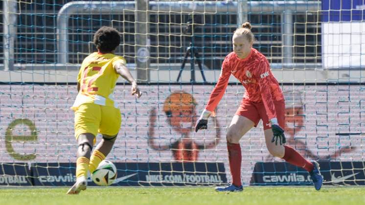 19 04 2025, Hänsch Arena, Meppen, GER, 2 Frauen Bundesliga SV Meppen 1 FC Union Berlin, TW Thea Farwick SV Meppen 1 DFL REGULATIONS PROHIBIT ANY USE OF PHOTOGRAPHS AS IMAGE SEQUENCES AND OR QUASI VIDEO Meppen Niedersachsen Germany Hänsch Arena