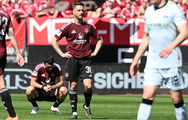 19 04 2024 Soccer Season 2024 2025 2 Soccer Bundesliga 30 Matchday 1 FC Nürnberg FCN Club SC Paderborn 07 SCP Sportfoto Zink xwoxzix DFL regulations prohibit any use of photographs as image sequences and or quasi video only for editorial use Mahir Emreli 30, 1 FC Nürnberg FCN Lukas Schleimer 36, 1 FC Nürnberg FCN disappointed Disappointment after the end of the match