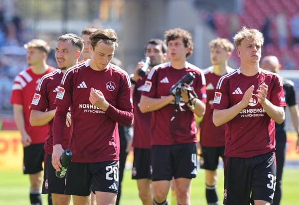 19 04 2024 Soccer Season 2024 2025 2 Soccer Bundesliga 30 Matchday 1 FC Nürnberg FCN Club SC Paderborn 07 SCP Sportfoto Zink DaMa xdaxmax DFL regulations prohibit any use of photographs as image sequences and or quasi video only for editorial use Julian Justvan 10, 1 FC Nürnberg FCN Caspar Jander 20, 1 FC Nürnberg FCN Tim Janisch 32, 1 FC Nürnberg FCN and Team Team disappointed Disappointment after the end of the match