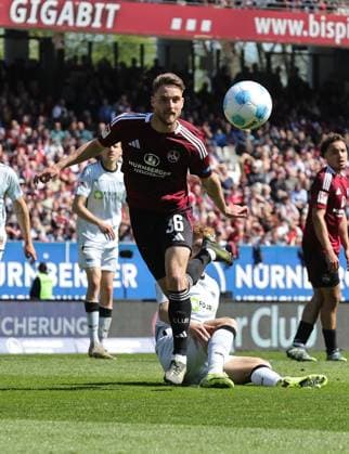 19 04 2024 Soccer Season 2024 2025 2 Soccer Bundesliga 30 Matchday 1 FC Nürnberg FCN Club SC Paderborn 07 SCP Sportfoto Zink DaMa xdaxmax DFL regulations prohibit any use of photographs as image sequences and or quasi video only for editorial use Lukas Schleimer 36, 1 FC Nürnberg FCN Laurin Curda 17, SC Paderborn 07