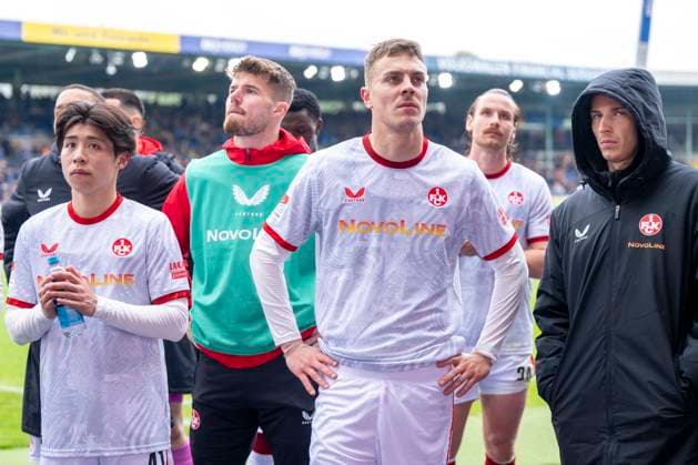 19 04 2025, Eintracht Braunschweig 1 FC Kaiserslautern, 2 Fußball Bundesliga, at Eintracht Stadion Lauterns Daisuke Yokota l r and Lauterns Filip Kaloc stand in front of the fans Important note According to the regulations of the DFB and the DFL, it is prohibited to use or have used photographs taken in the stadium and or of the match in the form of sequential images and or video-like photo series Copyright: xDavidxInderliedx
