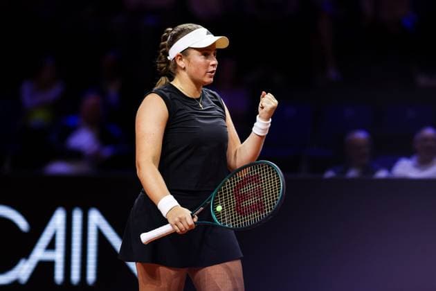 In the picture Jelena Osstapenko LAT with victory fist Jelena Osstapenko LAT vs Iga Swiatek POL GER, Porsche Tennis Grand Prix GP Stuttgart 2025, WTA500, 19 04 2025 GER, Porsche Tennis Grand Prix GP Stuttgart 2025, WTA500, 19 04 2025 Stuttgart Copyright: xEibner-Pressefoto RogerxBuerkex EP