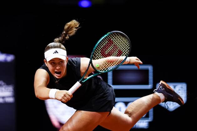 In the picture Jelena Osstapenko LAT Jelena Osstapenko LAT vs Iga Swiatek POL GER, Porsche Tennis Grand Prix GP Stuttgart 2025, WTA500, 19 04 2025 GER, Porsche Tennis Grand Prix GP Stuttgart 2025, WTA500, 19 04 2025 Stuttgart Copyright: xEibner-Pressefoto RogerxBuerkex EP