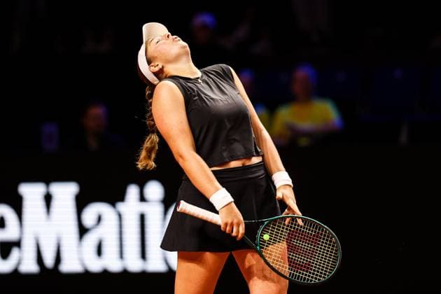 In the picture Jelena Osstapenko LAT Jelena Osstapenko LAT vs Iga Swiatek POL GER, Porsche Tennis Grand Prix GP Stuttgart 2025, WTA500, 19 04 2025 GER, Porsche Tennis Grand Prix GP Stuttgart 2025, WTA500, 19 04 2025 Stuttgart Copyright: xEibner-Pressefoto RogerxBuerkex EP