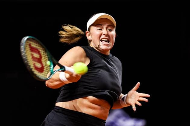 In the picture Jelena Osstapenko LAT Jelena Osstapenko LAT vs Iga Swiatek POL GER, Porsche Tennis Grand Prix GP Stuttgart 2025, WTA500, 19 04 2025 GER, Porsche Tennis Grand Prix GP Stuttgart 2025, WTA500, 19 04 2025 Stuttgart Copyright: xEibner-Pressefoto RogerxBuerkex EP