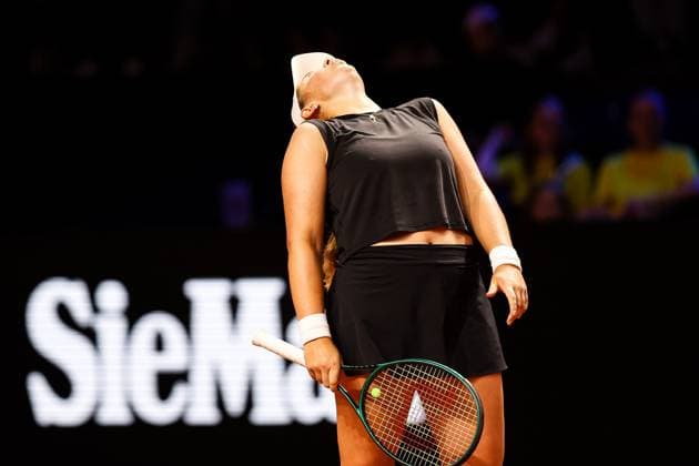 In the picture Jelena Osstapenko LAT Jelena Osstapenko LAT vs Iga Swiatek POL GER, Porsche Tennis Grand Prix GP Stuttgart 2025, WTA500, 19 04 2025 GER, Porsche Tennis Grand Prix GP Stuttgart 2025, WTA500, 19 04 2025 Stuttgart Copyright: xEibner-Pressefoto RogerxBuerkex EP