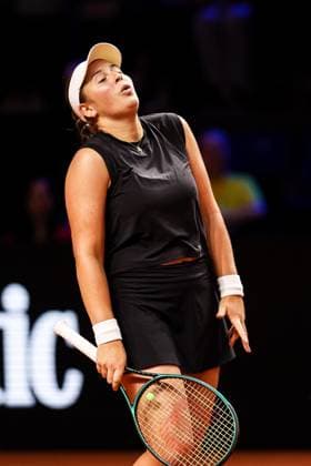 In the picture Jelena Osstapenko LAT Jelena Osstapenko LAT vs Iga Swiatek POL GER, Porsche Tennis Grand Prix GP Stuttgart 2025, WTA500, 19 04 2025 GER, Porsche Tennis Grand Prix GP Stuttgart 2025, WTA500, 19 04 2025 Stuttgart Copyright: xEibner-Pressefoto RogerxBuerkex EP