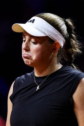 In the picture Jelena Osstapenko LAT Jelena Osstapenko LAT vs Iga Swiatek POL GER, Porsche Tennis Grand Prix GP Stuttgart 2025, WTA500, 19 04 2025 GER, Porsche Tennis Grand Prix GP Stuttgart 2025, WTA500, 19 04 2025 Stuttgart Copyright: xEibner-Pressefoto RogerxBuerkex EP