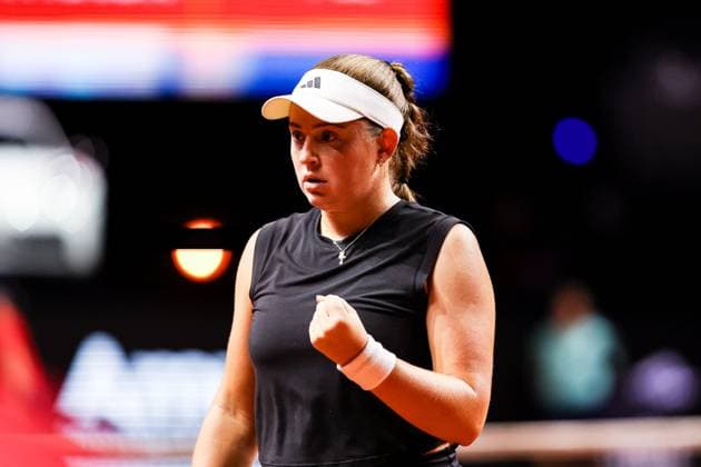 In the picture Jelena Osstapenko LATwith winning fist Jelena Osstapenko LAT vs Iga Swiatek POL GER, Porsche Tennis Grand Prix GP Stuttgart 2025, WTA500, 19 04 2025 GER, Porsche Tennis Grand Prix GP Stuttgart 2025, WTA500, 19 04 2025 Stuttgart Copyright: xEibner-Pressefoto RogerxBuerkex EP