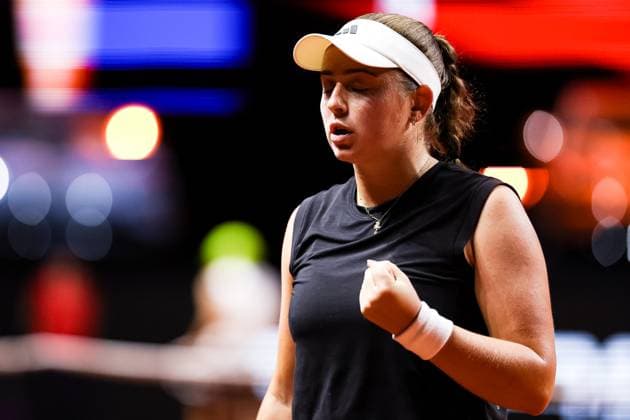 In the picture Jelena Osstapenko LATwith winning fist Jelena Osstapenko LAT vs Iga Swiatek POL GER, Porsche Tennis Grand Prix GP Stuttgart 2025, WTA500, 19 04 2025 GER, Porsche Tennis Grand Prix GP Stuttgart 2025, WTA500, 19 04 2025 Stuttgart Copyright: xEibner-Pressefoto RogerxBuerkex EP