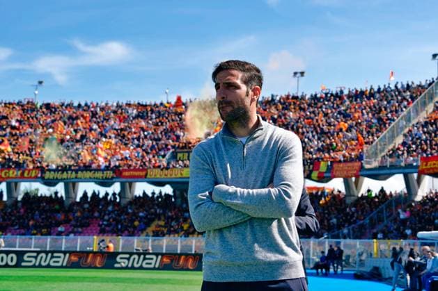coach Cesc Fabregas of Como 1907 during US Lecce vs Como 1907, Italian soccer Serie A match in Lecce, Italy, April 19 2025  Copyright: xEmmanuelexMastrodonato IPAxSportx xipa-agency.netx xx IPA_56665114 IPA_Agency_IPA56665114
