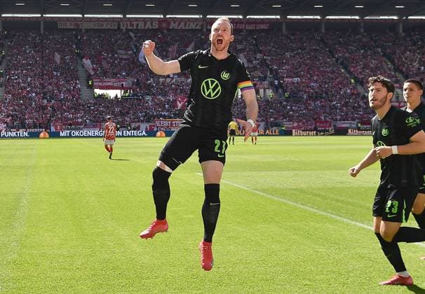19 04 2025, xhbx, Soccer 1 Bundesliga, FSV Mainz 05 VfL Wolfsburg v l Torjubel, Goal celebration, celebrate the goal 0 1 Maximilian Arnold VfL Wolfsburg DFL DFB REGULATIONS PROHIBIT ANY USE OF PHOTOGRAPHS as IMAGE SEQUENCES and or QUASI VIDEO Mainz