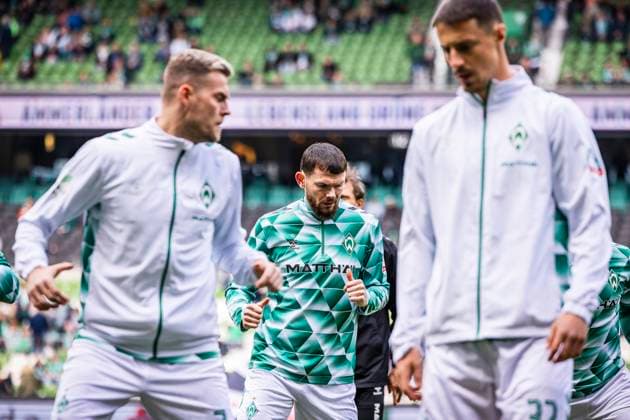 GER, 1 FBL, SV Werder Bremen vs VfL Bochum 19 04 2025, WESERSTADION, GER, 1 FBL, SV Werder Bremen vs VfL Bochum in picture Warm up with center Oliver Burke Werder Bremen 15 , nordphotoxGmbHx xRauch nph00251