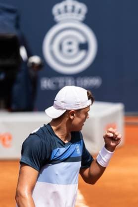 April 19, 2025, Barcelona, Barcelona, Spain: Holger Rune of Denmark during the semifinals between Karen Khachanov on Barcelona Open Banc Sabadell Trofeo Conde de Godo on April 19, 2025 in Barcelona, Spain. Barcelona Spain - ZUMAs316 20250419_znp_s316_002 Copyright: xMartixSeguraxRamonedax