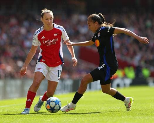 North London, England, April 19 2025: Caitlin Foord (19 Arsenal) and Selma Bacha (4 Olympique Lyonnais) battle for the ball during the UEFA Womens Champions League game between Arsenal and Olympique Lyonnais at Emirates Stadium in North London, England. (Jay Patel SPP) Copyright: xJayxPatel SPPx spp-en-JaPa-ARSvLYO_20250419_0032