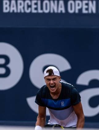 April 19, 2025, Barcelona, Barcelona, Spain: Holger Rune of Denmark during the semifinals between Karen Khachanov on Barcelona Open Banc Sabadell Trofeo Conde de Godo on April 19, 2025 in Barcelona, Spain. Barcelona Spain - ZUMAs316 20250419_znp_s316_011 Copyright: xMartixSeguraxRamonedax