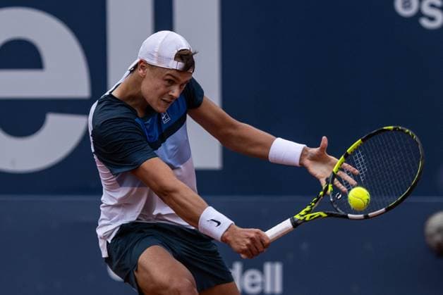 April 19, 2025, Barcelona, Barcelona, Spain: Holger Rune of Denmark during the semifinals between Karen Khachanov on Barcelona Open Banc Sabadell Trofeo Conde de Godo on April 19, 2025 in Barcelona, Spain. Barcelona Spain - ZUMAs316 20250419_znp_s316_016 Copyright: xMartixSeguraxRamonedax