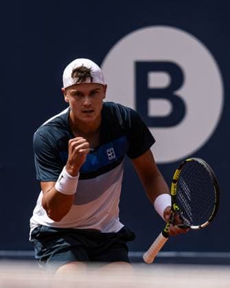 April 19, 2025, Barcelona, Barcelona, Spain: Holger Rune of Denmark during the semifinals between Karen Khachanov on Barcelona Open Banc Sabadell Trofeo Conde de Godo on April 19, 2025 in Barcelona, Spain. Barcelona Spain - ZUMAs316 20250419_znp_s316_017 Copyright: xMartixSeguraxRamonedax