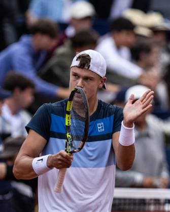 April 19, 2025, Barcelona, Barcelona, Spain: Holger Rune of Denmark during the semifinals between Karen Khachanov on Barcelona Open Banc Sabadell Trofeo Conde de Godo on April 19, 2025 in Barcelona, Spain. Barcelona Spain - ZUMAs316 20250419_znp_s316_026 Copyright: xMartixSeguraxRamonedax