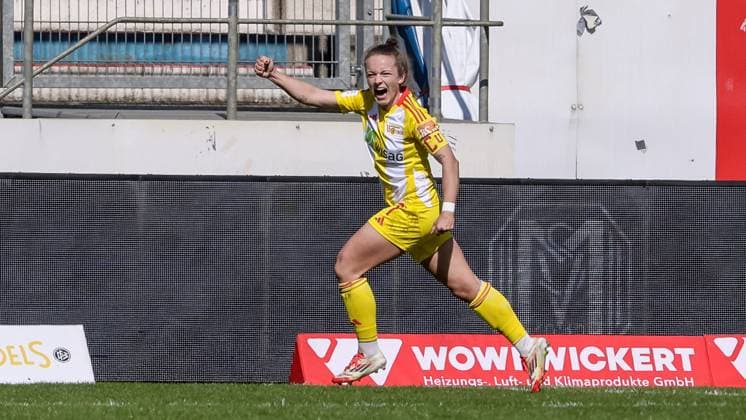 from left goal scorer Lisa Heiseler 1 FC Union Berlin, 7 with goal celebration, cheering, jubilant, optimistic, game scene, highlight, joy about the goal to 0 2, THE DFB REGULATIONS PROHIBIT ANY USE OF PHOTOGRAPHS AS IMAGE SEQUENCES AND OR QUASI VIDEO , 19 04 2025, Meppen Germany , Football, 2 Womens Bundesliga, SV Meppen 1 FC Union Berlin xobx
