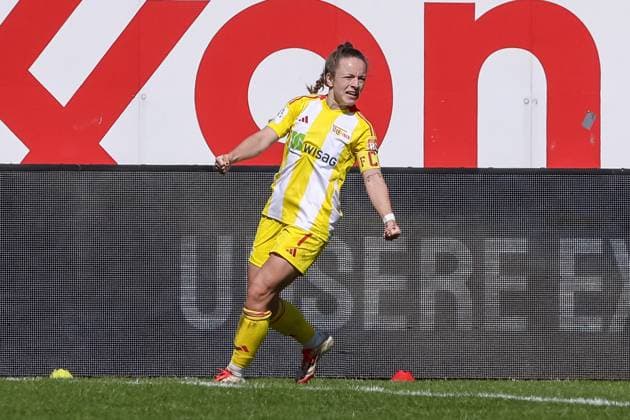 from left goal scorer Lisa Heiseler 1 FC Union Berlin, 7 with goal celebration, cheering, jubilant, optimistic, game scene, highlight, joy about the goal to 0 2, THE DFB REGULATIONS PROHIBIT ANY USE OF PHOTOGRAPHS AS IMAGE SEQUENCES AND OR QUASI VIDEO , 19 04 2025, Meppen Germany , Football, 2 Womens Bundesliga, SV Meppen 1 FC Union Berlin xobx