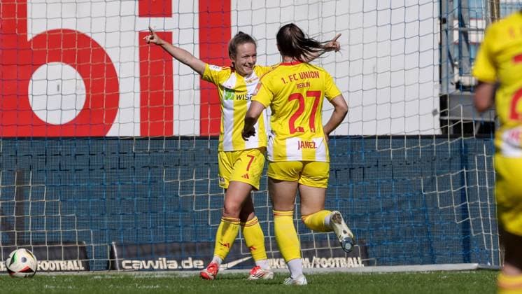 from left goal scorer Lisa Heiseler 1 FC Union Berlin, 7 and Korina Janez 1 FC Union Berlin, 27 with goal celebration, jubilation, cheering, optimistic, game scene, highlight, joy about the goal to 0 4, THE DFB REGULATIONS PROHIBIT ANY USE OF PHOTOGRAPHS AS IMAGE SEQUENCES AND OR QUASI VIDEO , 19 04 2025, Meppen Germany , Football, 2 Womens Bundesliga, SV Meppen 1 FC Union Berlin xobx