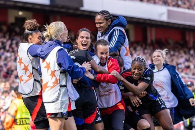Football - 2024 2025 UEFA Women™s Champions League - Semi-Final - First Leg - Arsenal vs Olympique Lyonnais - Emirates Stadium - Saturday 19th April 2025 Melchie Dumornay (Olympique Lyonnais) runs to the touchline to celebrate after scoring the winning goal at the Emirates Stadium COLORSPORT DANIEL BEARHAM  csp_ars_lyo_db_19042025_