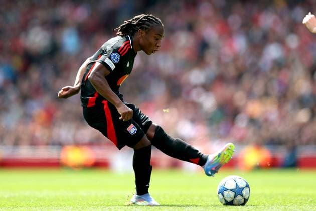 UEFA CL Frauen Arsenal gegen Lyon 19. April 2025 London UEFA Women™s Champions League Halbfinale 1. Spiel Arsenal gegen Olympique Lyonnais Melchie Dumornay von Lyon schießt Foto von Mark Leech London UK  Copyright: xMarkxLeechxOffside