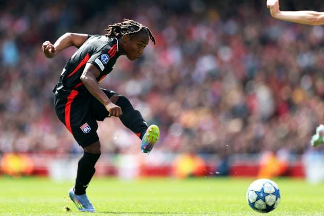 UEFA CL Frauen Arsenal gegen Lyon 19. April 2025 London UEFA Women™s Champions League Halbfinale 1. Spiel Arsenal gegen Olympique Lyonnais Melchie Dumornay von Lyon schießt Foto von Mark Leech London UK  Copyright: xMarkxLeechxOffside