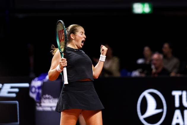 In the picture Jelena Ostapenko LAT defeats Iga Swiatek POL and cheers towards the coach Jelena Ostapenko LAT vs Iga Swiatek POL GER, Porsche Tennis Grand Prix GP Stuttgart 2025, WTA500, 19 04 2025 GER, Porsche Tennis Grand Prix GP Stuttgart 2025, WTA500, 19 04 2025 Stuttgart Copyright: xEibner-Pressefoto RogerxBuerkex EP