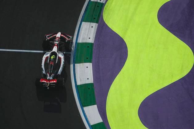 F1 - SAUDI ARABIAN GRAND PRIX 2025 87 BEARMAN Ollie Oliver (gbr), Haas F1 Team VF-25 Ferrari, action during the Formula 1 STC Saudi Arabian Grand Prix 2025, 5th round of the 2025 FIA Formula One World Championship, WM, Weltmeisterschaft from April 18 to 20, 2025 on the Jeddah Corniche Circuit, in Jeddah, Saudi Arabia - JeddahSaudi Arabia  Copyright: xXavixBonillax