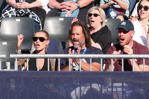 Alexander Zverevs girlfriend Sophia Thomalla, physiotherapist Will Herbert and hitting partner Matthias Bachinger cheer in the players box Copyright: xJuergenxHasenkopfx