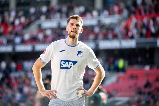 Anton Stach TSG Hoffenheim, 16 is disappointed about the defeat and thanks the fans who traveled with him, GER, SC Freiburg SCF vs TSG 1899 Hoffenheim TSG , Fußball Bundesliga, 30 Spieltag, Saison 2024 2025, 19 04 2025 DFB DFL regulations prohibit any use of photographs as image sequences and or quasi video GER, SC Freiburg SCF vs TSG 1899 Hoffenheim TSG , Fußball Bundesliga, 30 Spieltag, Saison 2024 2025, 19 04 2025 Freiburg Copyright: xEibner-Pressefoto Memmlerx EP_MMR