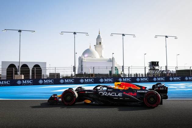 F1 - SAUDI ARABIAN GRAND PRIX 2025 01 VERSTAPPEN Max (nld), Red Bull Racing RB21, action during the Formula 1 STC Saudi Arabian Grand Prix 2025, 5th round of the 2025 FIA Formula One World Championship, WM, Weltmeisterschaft from April 18 to 20, 2025 on the Jeddah Corniche Circuit, in Jeddah, Saudi Arabia - JeddahSaudi Arabia  Copyright: xANTONINxVINCENTx