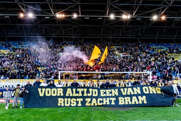 ARNHEM, 19-4-2025 , Stadium GelreDome, football, Keukenkampioen divisie, season 2024 2025, The players of Vitesse pose with a banner after the match Vitesse - Roda JC Vitesse - Roda JC  x28827359x Copyright: