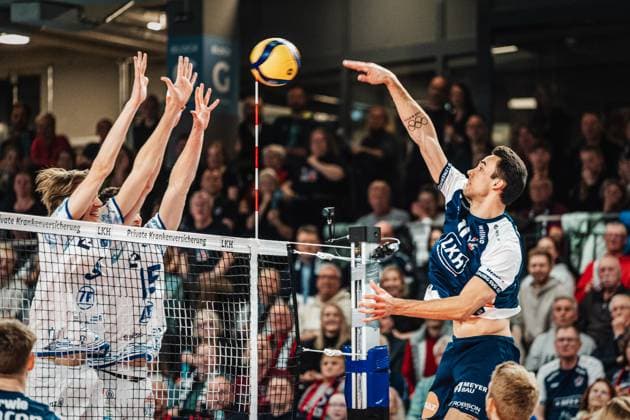 Volleyball Men Season 2024 2025 1 Volleyball Bundesliga Men Semifinal SVG Lüneburg vs VfB Friedrichshafen 19 04 2025 Xander Wolf Wassenaar Ketrzynski 11, SVG Lüneburg at the attack Lüneburg LKH Arena Niedersachsen Germany
