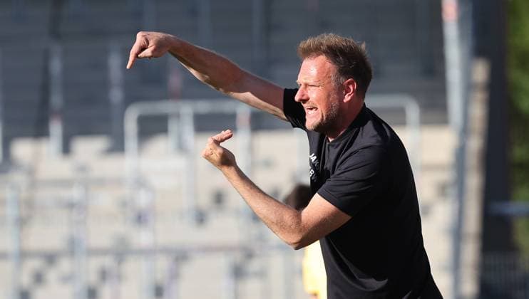 BAU Großaspach , Football 3 League , VfB Stuttgart II vs SC Verl , Coach Markus Fiedler VfB