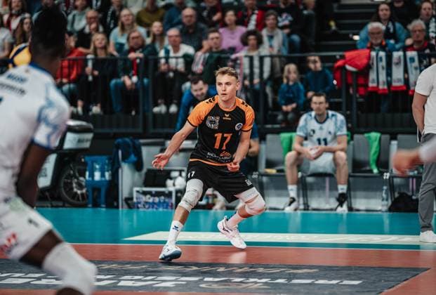 Volleyball Men Season 2024 2025 Volleyball Bundesliga Playoff Semifinal Game 5 SVG Lüneburg vs VfB Friedrichshafen 19 04 2025 Leonard Graven 17 VfB Friedrichshafen ready for the defense Lüneburg LKH Arena Niedersachsen Germany