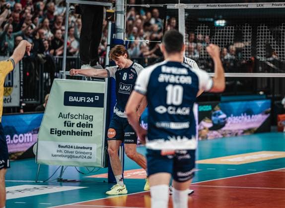 Volleyball Men Season 2024 2025 Volleyball Bundesliga Playoff Semifinal Game 5 SVG Lüneburg vs VfB Friedrichshafen 19 04 2025 Oskar Alve Espeland 9 SVG Lüneburg cheers Lüneburg LKH Arena Niedersachsen Germany