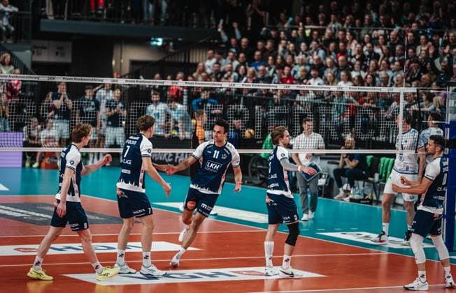 Volleyball Men Season 2024 2025 Volleyball Bundesliga Playoff Semifinal Game 5 SVG Lüneburg vs VfB Friedrichshafen 19 04 2025 The SVG Lüneburg team cheers Lüneburg LKH Arena Niedersachsen Germany