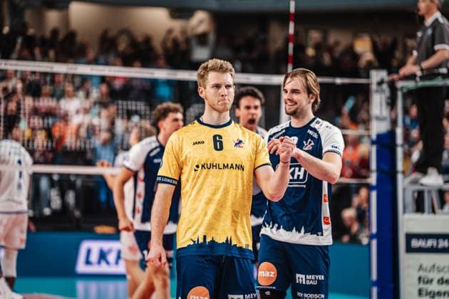 Volleyball Men Season 2024 2025 1 Volleyball Bundesliga Men Semi-Final SVG Lüneburg vs VfB Friedrichshafen 19 04 2025 Gage Thomas Worsley 6, SVG Lüneburg cheers after winning the set Lüneburg LKH Arena Niedersachsen Germany
